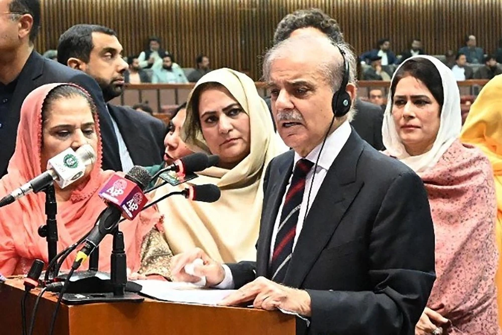 Ông Shehbaz Sharif phát biểu trước Quốc hội Pakistan tại Islamabad ngày 3/3/2024.