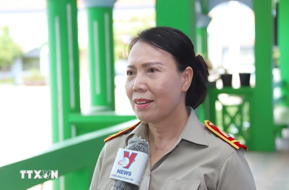 Cô Nguyễn Thị Thanh Hương, Hiệu trưởng Trường song ngữ Lào-Việt Nam Nguyễn Du, trả lời phỏng vấn.