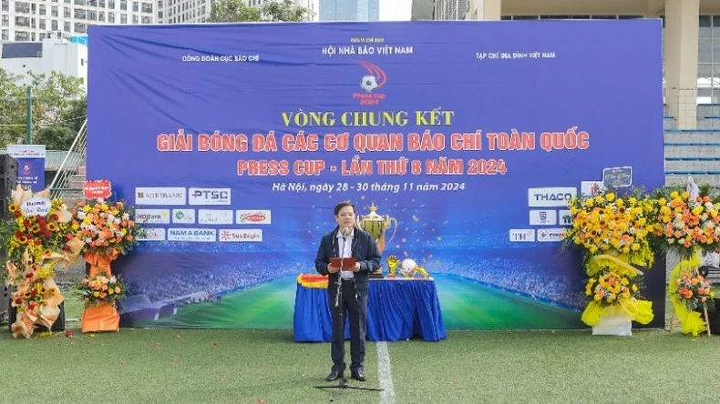 Nhà báo Hồ Minh Chiến, Tổng Biên tập Tạp chí Gia Đình Việt Nam, Trưởng Ban tổ chức giải phát biểu khai mạc.