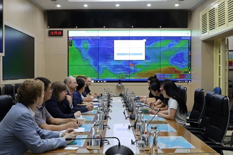 Toàn cảnh cuộc họp.