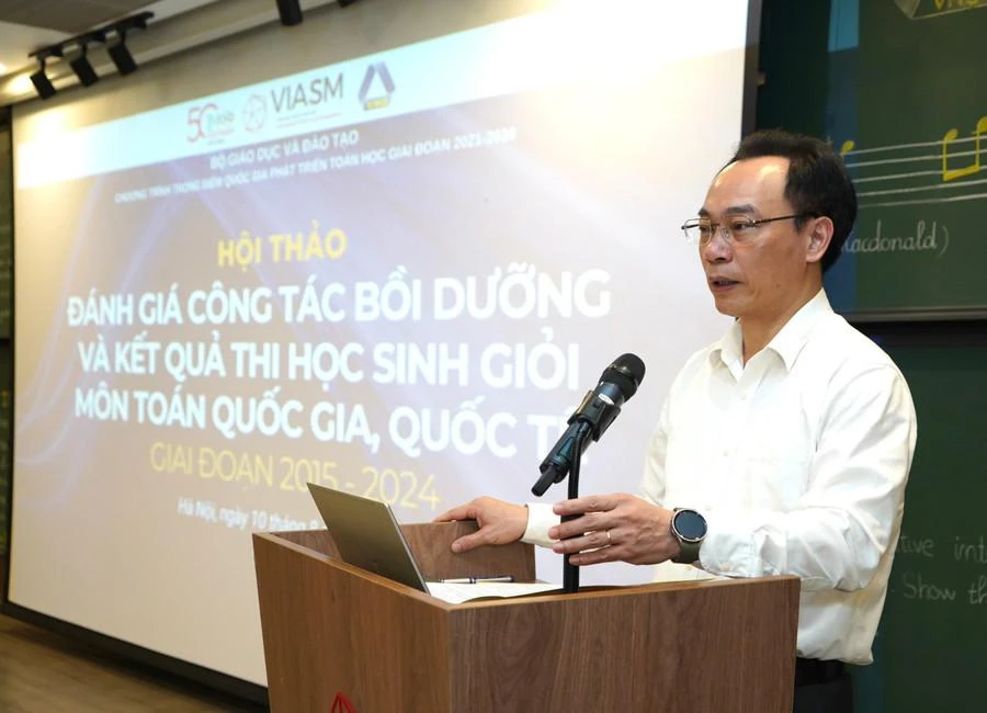 Thứ trưởng Bộ GD&amp;ĐT Hoàng Minh Sơn phát biểu tại Hội thảo.