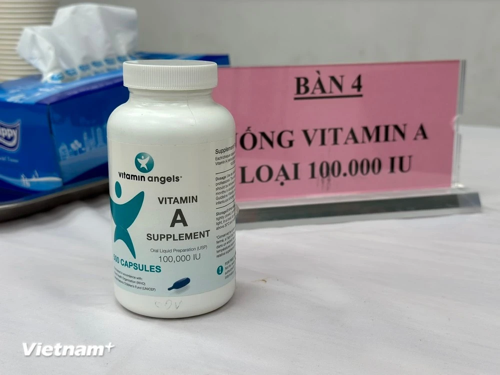 Vitamin A viên nang được dùng bổ sung thêm vi chất cho trẻ.