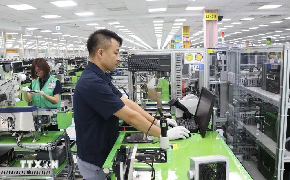 Công nhân Công ty TNHH Samsung Electronics Việt Nam, khu công nghiệp Yên Phong, tỉnh Bắc Ninh trong ca làm việc.