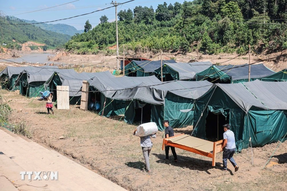 Khu lán tạm với 22 căn được xây dựng cho người dân xóm Thượng (chụp sáng 19/9).