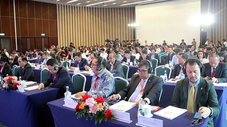 Rất đông các đại biểu tham dự diễn đàn.