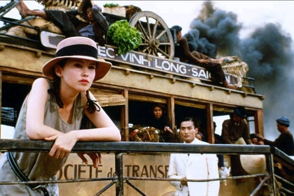 Hình ảnh đậm dấu ấn văn hóa bản địa Việt Nam trong bối cảnh bộ phim "L'amant" (1992).