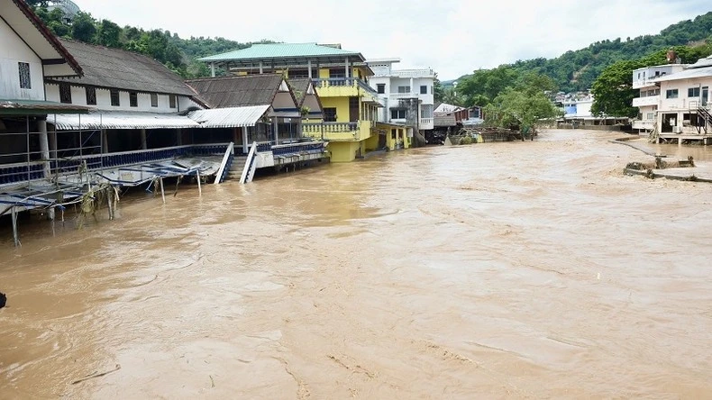 Nước lũ dâng cao gây ngập lụt diện rộng tại tỉnh Chiang Rai.