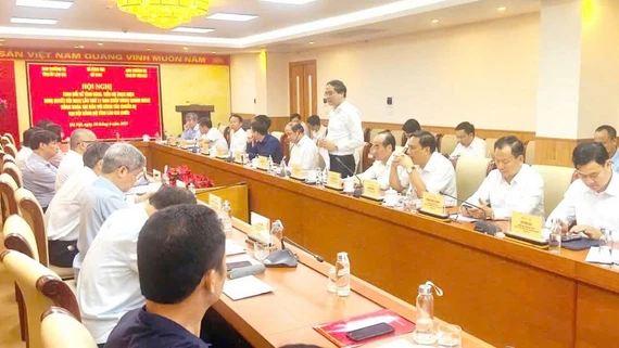 Lãnh đạo Tỉnh ủy Lào Cai và Yên Bái làm việc với Tổ công tác Trung ương về tiến độ triển khai thực hiện Nghị quyết Hội nghị lần thứ 11 Ban Chấp hành Trung ương Đảng khóa XIII 