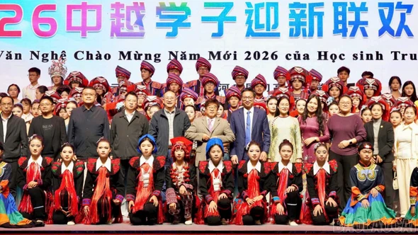 Giao lưu, hợp tác giữa Trường THPT Chuyên Lào Cai (Việt Nam) và Trường THPT Quốc môn Hà Khẩu (Trung Quốc)