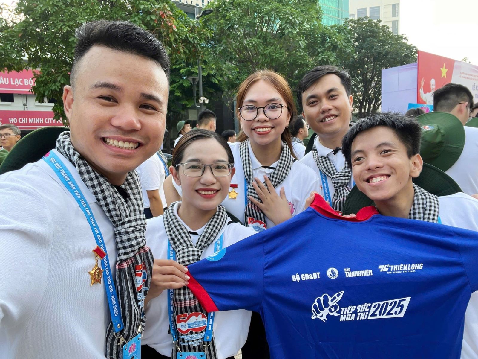 Thanh niên Chương Đình Phúc tích cực tham gia các dự án vì cộng đồng. Thanh niên Chương Đình Phúc tích cực tham gia các dự án vì cộng đồng.