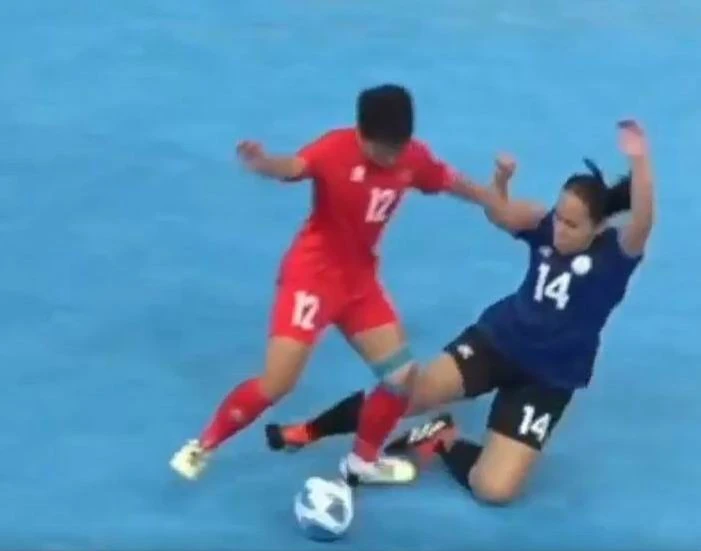 Các cô gái Philippines rất quyết liệt. (Ảnh cắt clip).