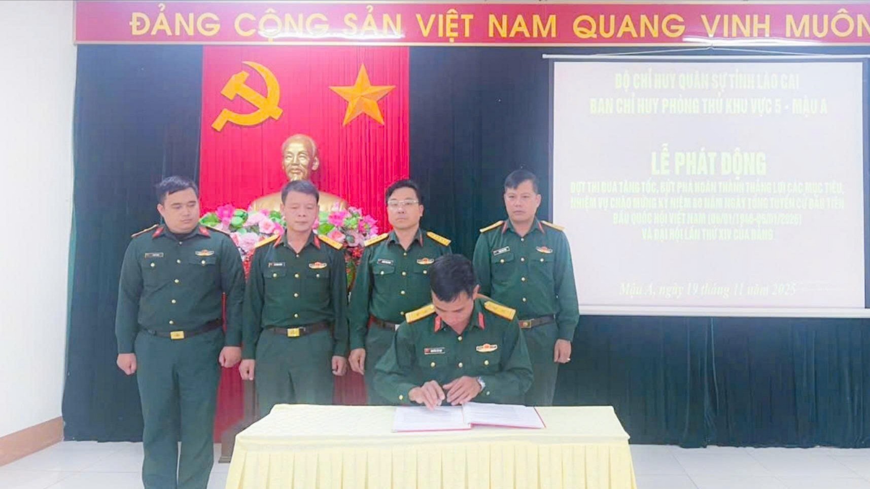 can-bo-chien-sy-bch-phong-thu-khu-vuc-5-mau-a-ky-ket-giao-uoc-thi-dua-dac-biet-nhan-ngay-thanh-lap-qdnd-viet-nam.jpg