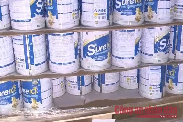 Sữa các đối tượng sản xuất bị thu giữ.