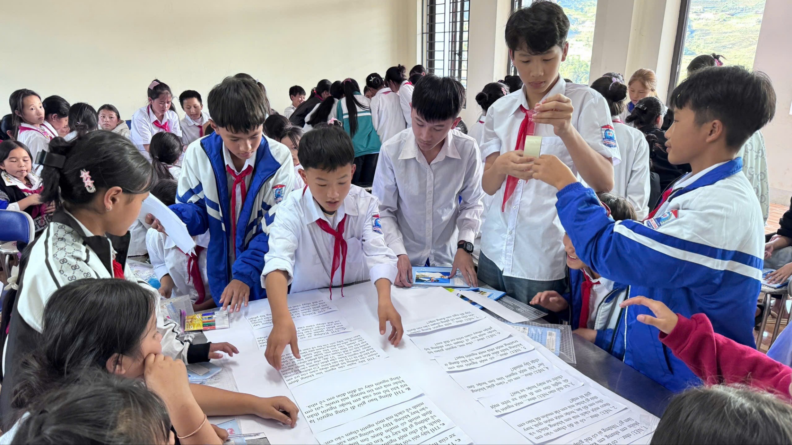 Từ những buổi thảo luận, diễn kịch đến chiến dịch nhỏ trong lớp, mỗi hành động là một bước tiến thêm cho quyền trẻ em và bình đẳng giới. clb2.jpg