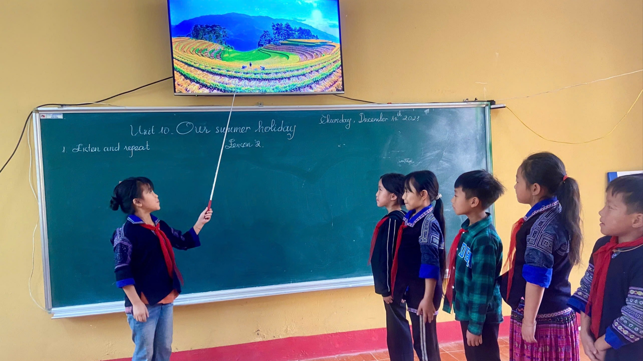 Đôi mắt biết lên tiếng, nụ cười sau khi vượt qua nỗi sợ, bàn tay nắm chặt khi chuẩn bị bước ra vận động cộng đồng là điều dễ nhận thấy ở các em sau khi tham gia câu lạc bộ. clb6.jpg