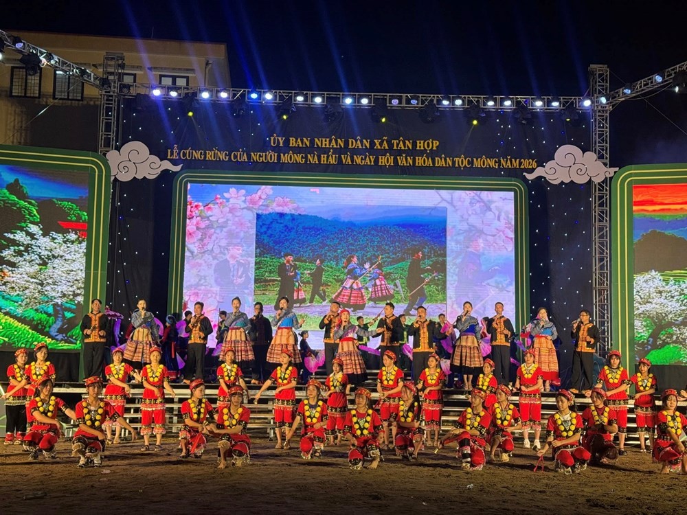 Các tiết mục nghệ thuật đặc sắc mang đậm bản sắc văn hóa dân tộc Mông.