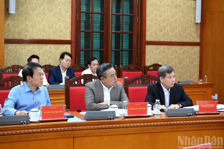 Các đồng chí Thường trực Ban Chỉ đạo tham dự cuộc họp.