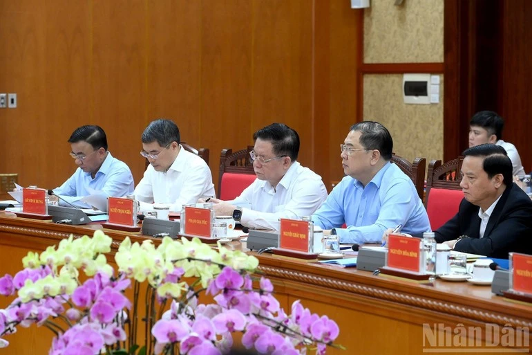 Các đồng chí Thường trực Ban Chỉ đạo tham dự cuộc họp.