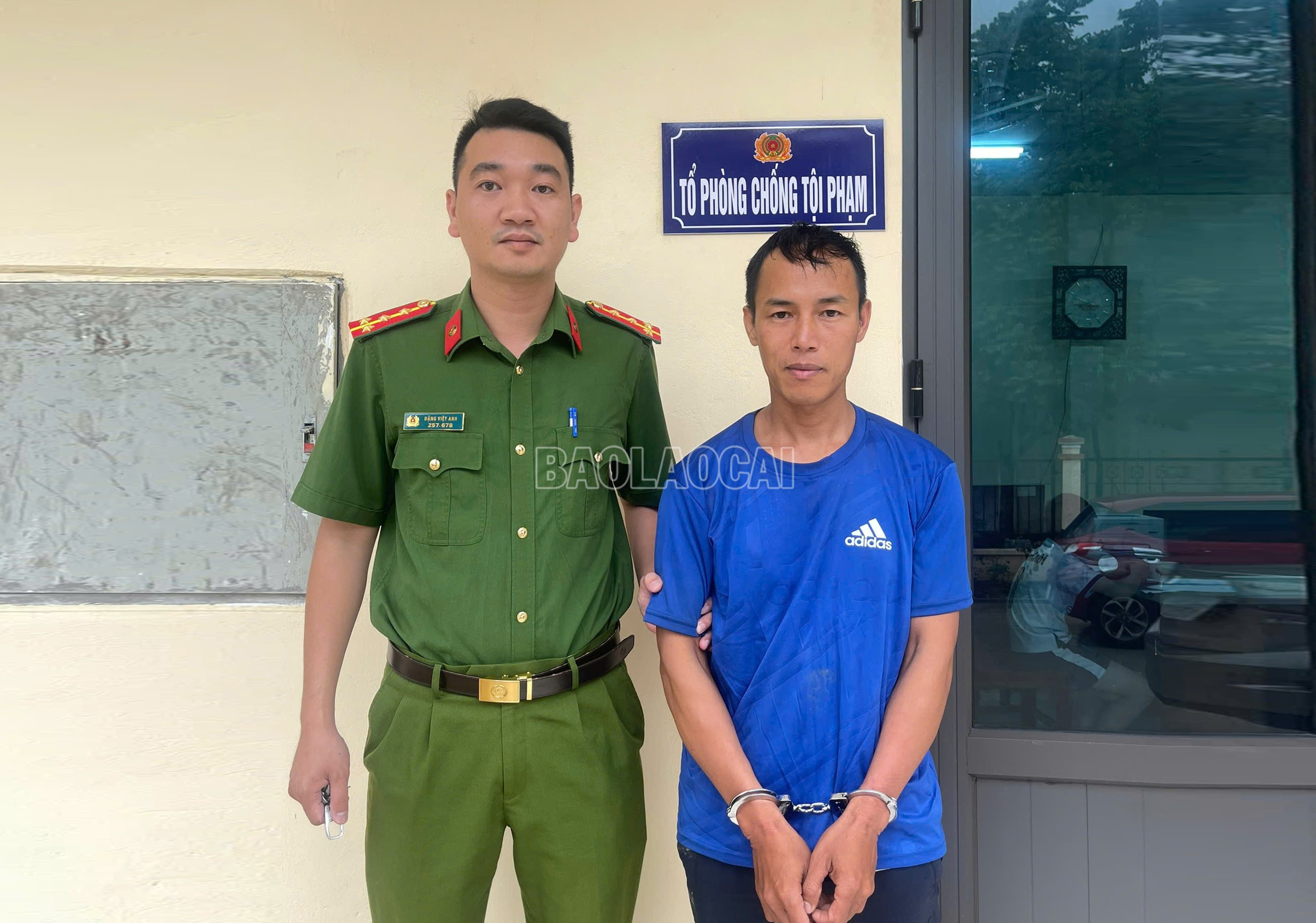 Đối tượng Nguyễn Văn Nhâm tại trụ sở Công an xã Bắc Hà. baolaocai-c_doi-tuong-nguyen-van-nham-tai-tru-so-cong-an-xa-bac-ha.jpg