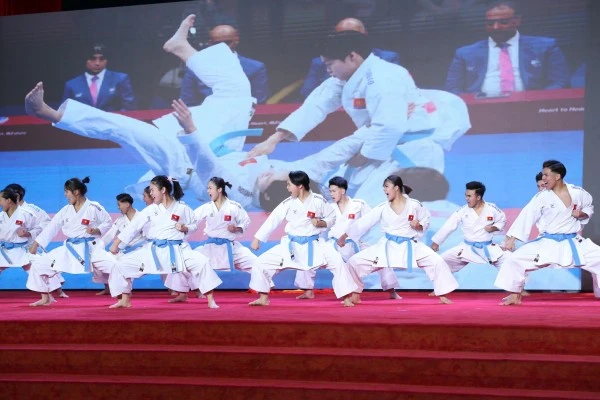 Đội tuyển Karate Việt Nam biểu diễn tại chương trình Vinh quang Thể thao Việt Nam 2025.