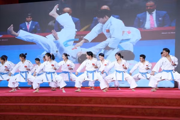 Đội tuyển Karate Việt Nam biểu diễn tại chương trình Vinh quang Thể thao Việt Nam 2025.