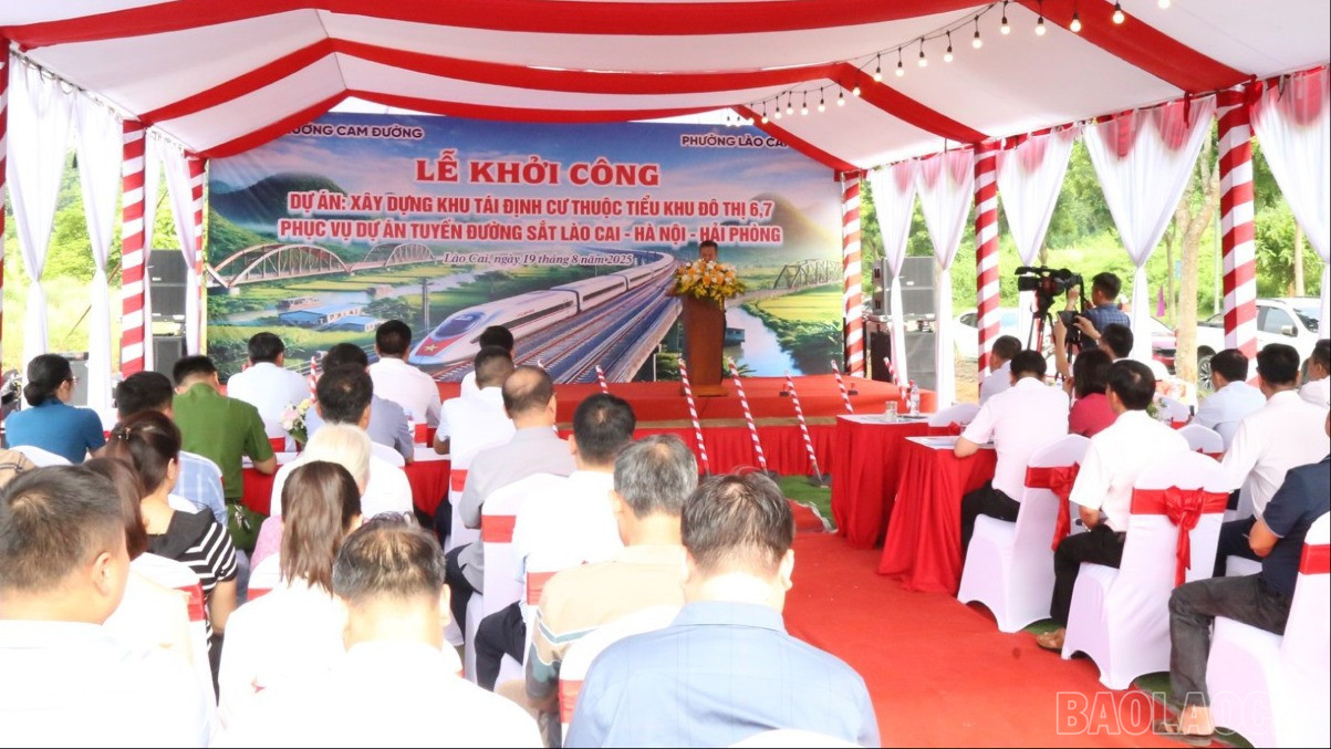 Quang cảnh lễ khởi công. baolaocai-br-a4.jpg