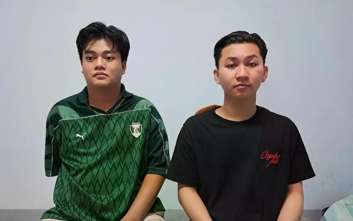 Nguyễn Hoàng Khang (trái) và Phan Anh Duy tại cơ quan Công an. Nguyễn Hoàng Khang (trái) và Phan Anh Duy tại cơ quan Công an.