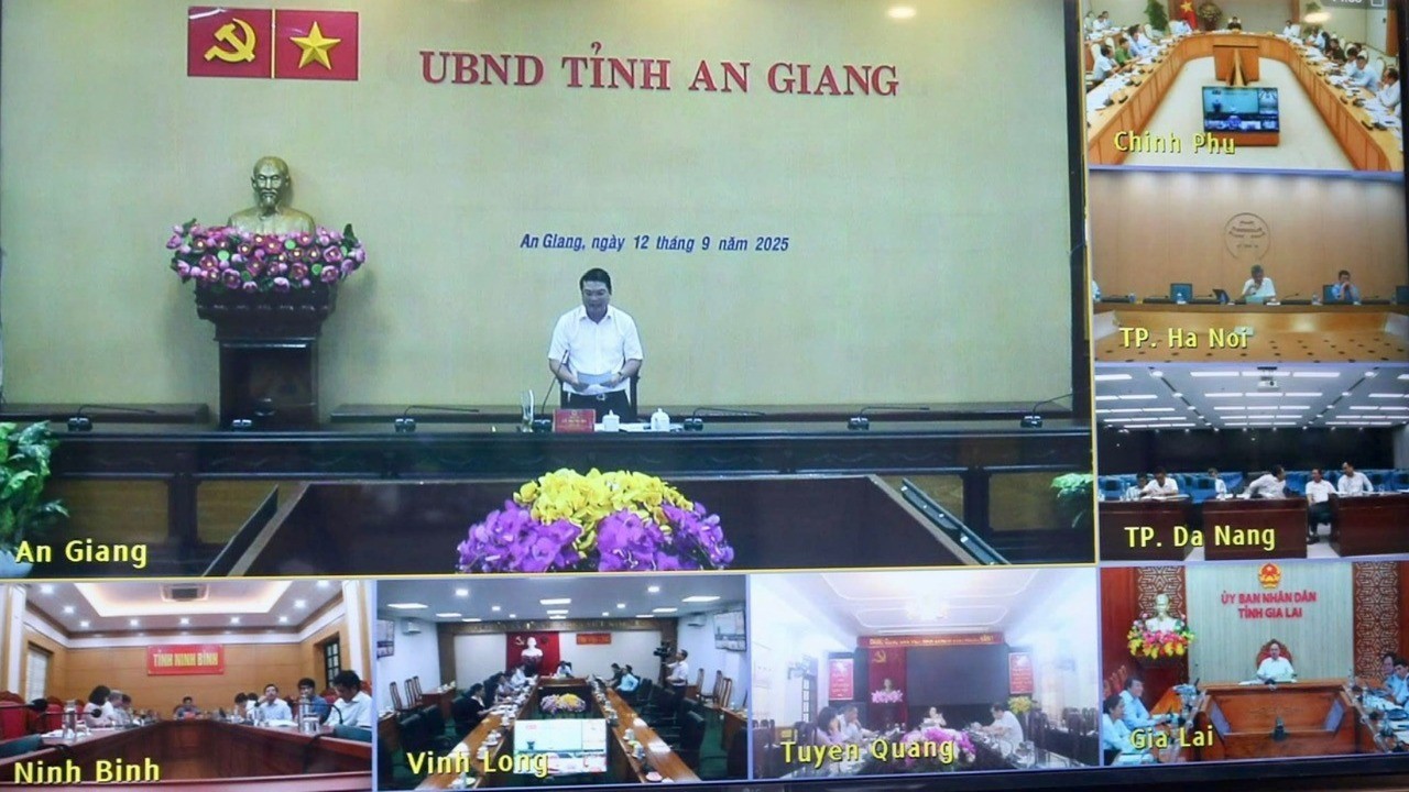 Các đại biểu tại các điểm cầu tỉnh, thành phố tham gia ý kiến tại hội nghị. z7004535415193-4d10299752cd19577b3486bf6c1e26d9.jpg