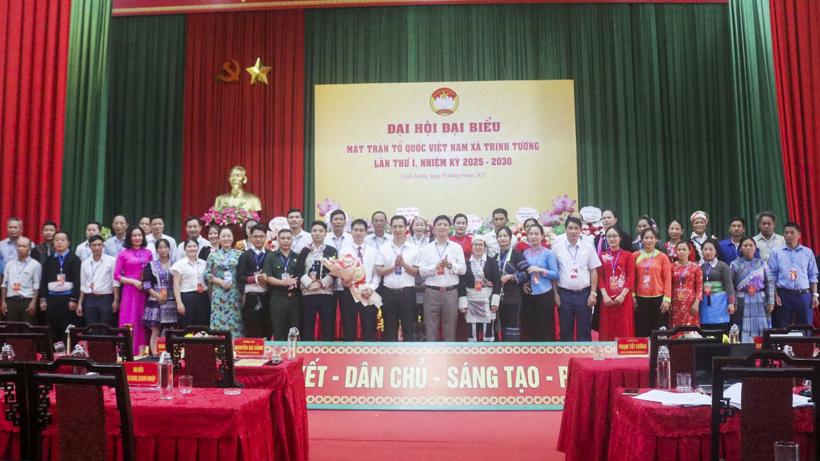 Ủy viên Ủy ban MTTQ Việt Nam xã Trịnh Tường nhiệm kỳ 2025 - 2030 ra mắt đại hội. ra-mat-ban-thuong-truc-uy-ban-mttq-viet-nam-xa-khoa-moi.jpg
