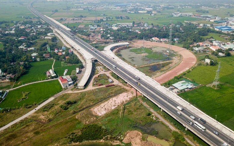 Kiên quyết không đội vốn, không kéo dài thời gian thực hiện các công trình, dự án quan trọng quốc gia, trọng điểm ngành giao thông vận tải. Kiên quyết không đội vốn, không kéo dài thời gian thực hiện các công trình, dự án quan trọng quốc gia, trọng điểm ngành giao thông vận tải.