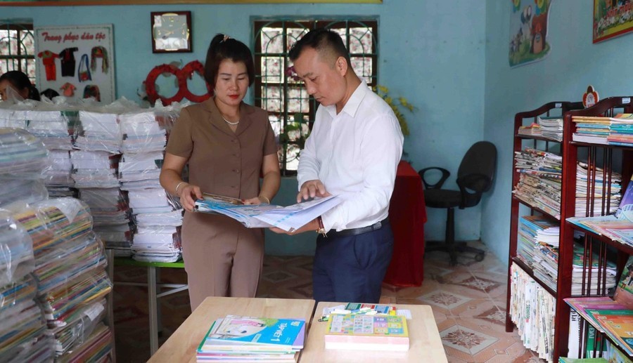 Trường Tiểu học Bản Giang (Tân Phong, Lai Châu) lựa chọn sách giáo khoa năm học 2024 - 2025. Trường Tiểu học Bản Giang (Tân Phong, Lai Châu) lựa chọn sách giáo khoa năm học 2024 - 2025.