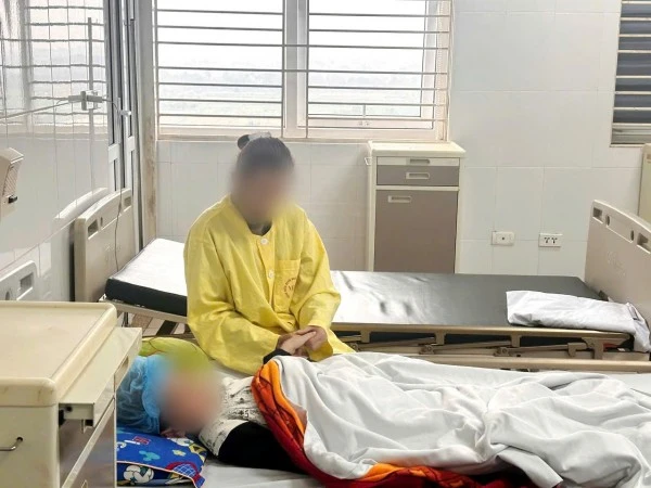 Một bệnh nhi mắc cúm A đang điều trị tại Bệnh viện Bệnh Nhiệt đới Trung ương.