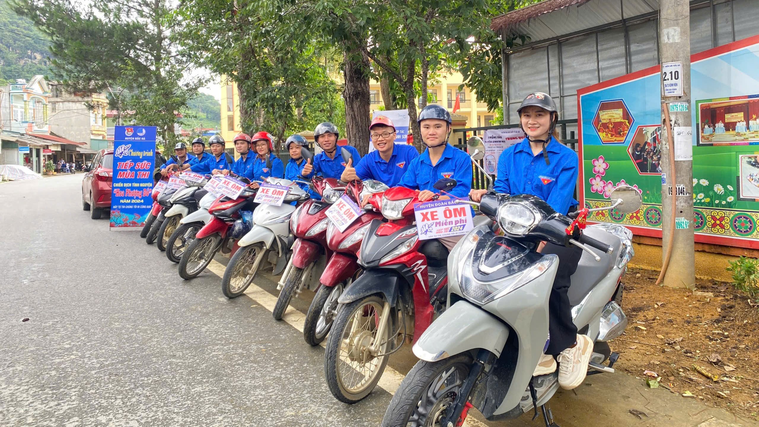 Các chuyến xe ôm miễn phí trong kỳ thi tốt nghiệp THPT. thanh-nien-bac-ha-tham-gia-chuong-trinh-chuyen-xe-mien-phi-tiep-suc-mua-thi.jpg