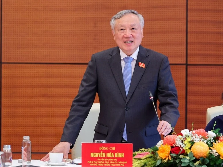 Ủy viên Bộ Chính trị, Phó Bí thư Thường trực Đảng ủy Chính phủ, Phó Thủ tướng Thường trực Chính phủ Nguyễn Hòa Bình cho rằng tham luận của các đại biểu được trình bày tại thảo luận rất có trách nhiệm, chất lượng.