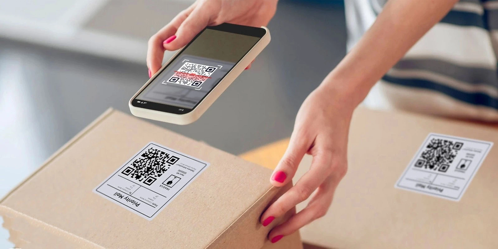 Mặc dù chiêu lừa quét mã QR từ gói hàng lạ khởi phát tại Mỹ, giới chuyên gia an ninh cảnh báo nó hoàn toàn có khả năng lan rộng tới Việt Nam. (Ảnh minh họa)