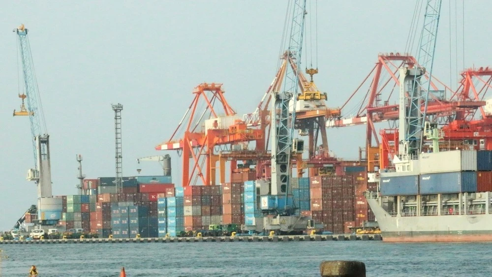 Container hàng hóa tại cảng Priok, Jakarta, Indonesia.