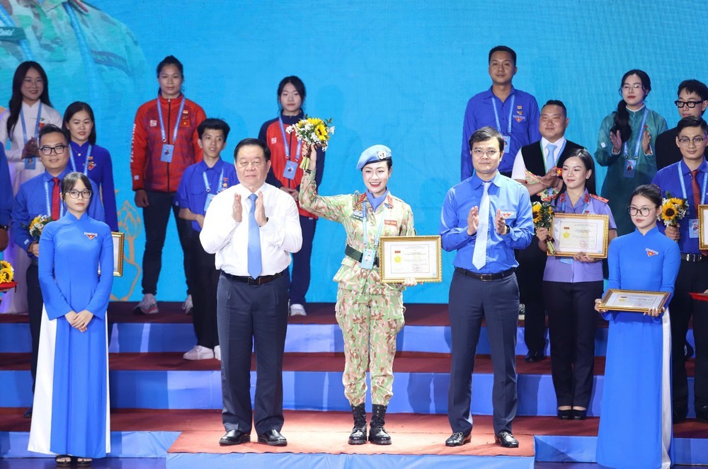Sĩ quan Vũ Nhật Hương (Trợ lý phòng Hợp tác Quốc tế, Cục Gìn giữ hòa bình Việt Nam được tôn vinh tại Đại hội Thanh niên tiên tiến làm theo lời Bác năm 2025. (Ảnh: Ngô Tùng) Sĩ quan Vũ Nhật Hương (Trợ lý phòng Hợp tác Quốc tế, Cục Gìn giữ hòa bình Việt Nam được tôn vinh tại Đại hội Thanh niên tiên tiến làm theo lời Bác năm 2025. (Ảnh: Ngô Tùng)