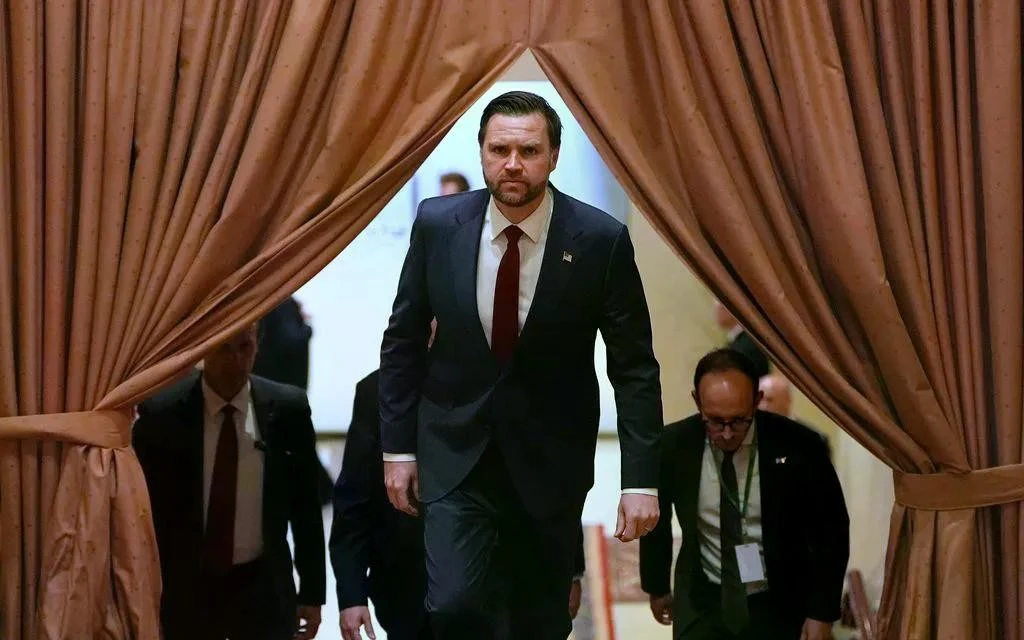 Phó Tổng thống Mỹ J.D. Vance dẫn đầu phái đoàn Mỹ đến Islamabad đàm phán với Iran, ngày 11/4/2026.