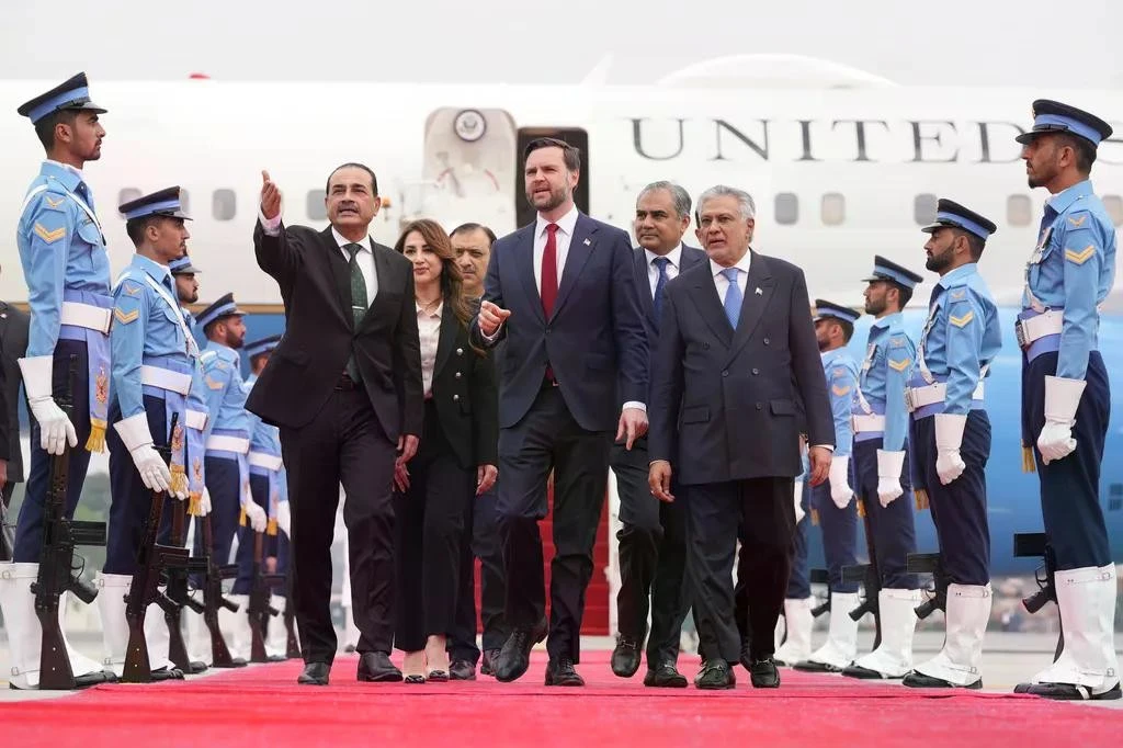 Phó Tổng thống Mỹ J.D. Vance dẫn đầu phái đoàn Mỹ đến Islamabad đàm phán với Iran, ngày 11/4/2026.