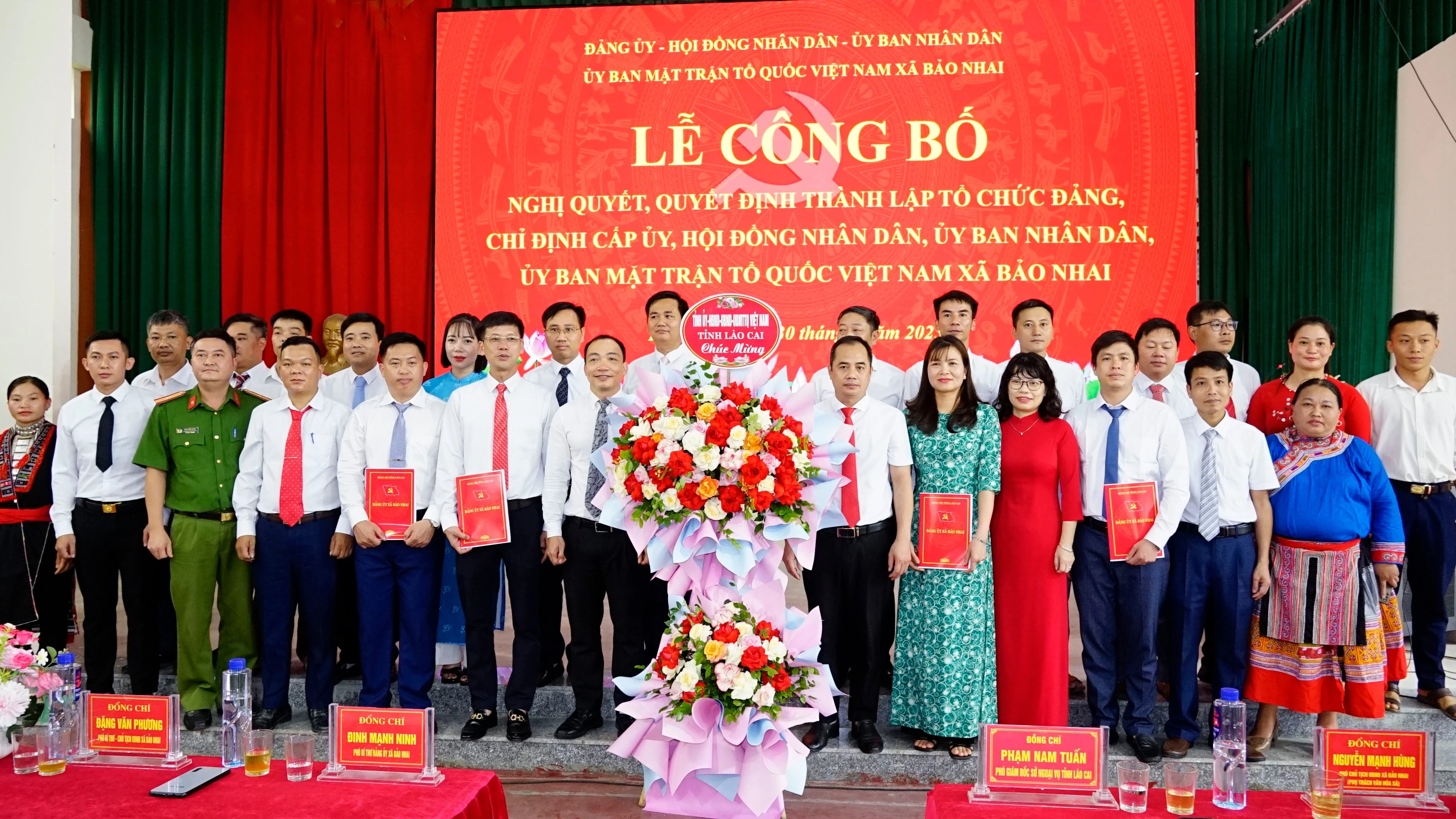 Ban Chấp hành Đảng bộ xã Bảo Nhai ra mắt.