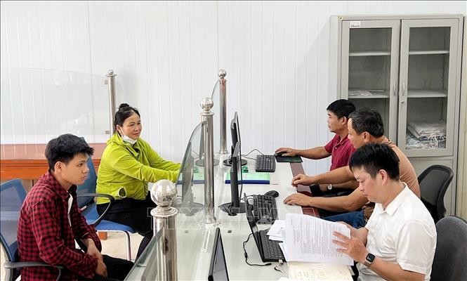 Từ ngày 1-15/7/2025, toàn bộ các Trung tâm Phục vụ Hành chính công trên địa tỉnh Lào Cai tiếp nhận 18.029 hồ sơ, tỷ lệ giải quyết đạt 58,36%. Từ ngày 1-15/7/2025, toàn bộ các Trung tâm Phục vụ Hành chính công trên địa tỉnh Lào Cai tiếp nhận 18.029 hồ sơ, tỷ lệ giải quyết đạt 58,36%.