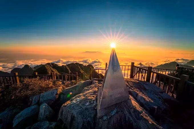 Đến Sa Pa, du khách khó có thể bỏ qua địa điểm check in nổi tiếng bậc nhất là đỉnh Fansipan.