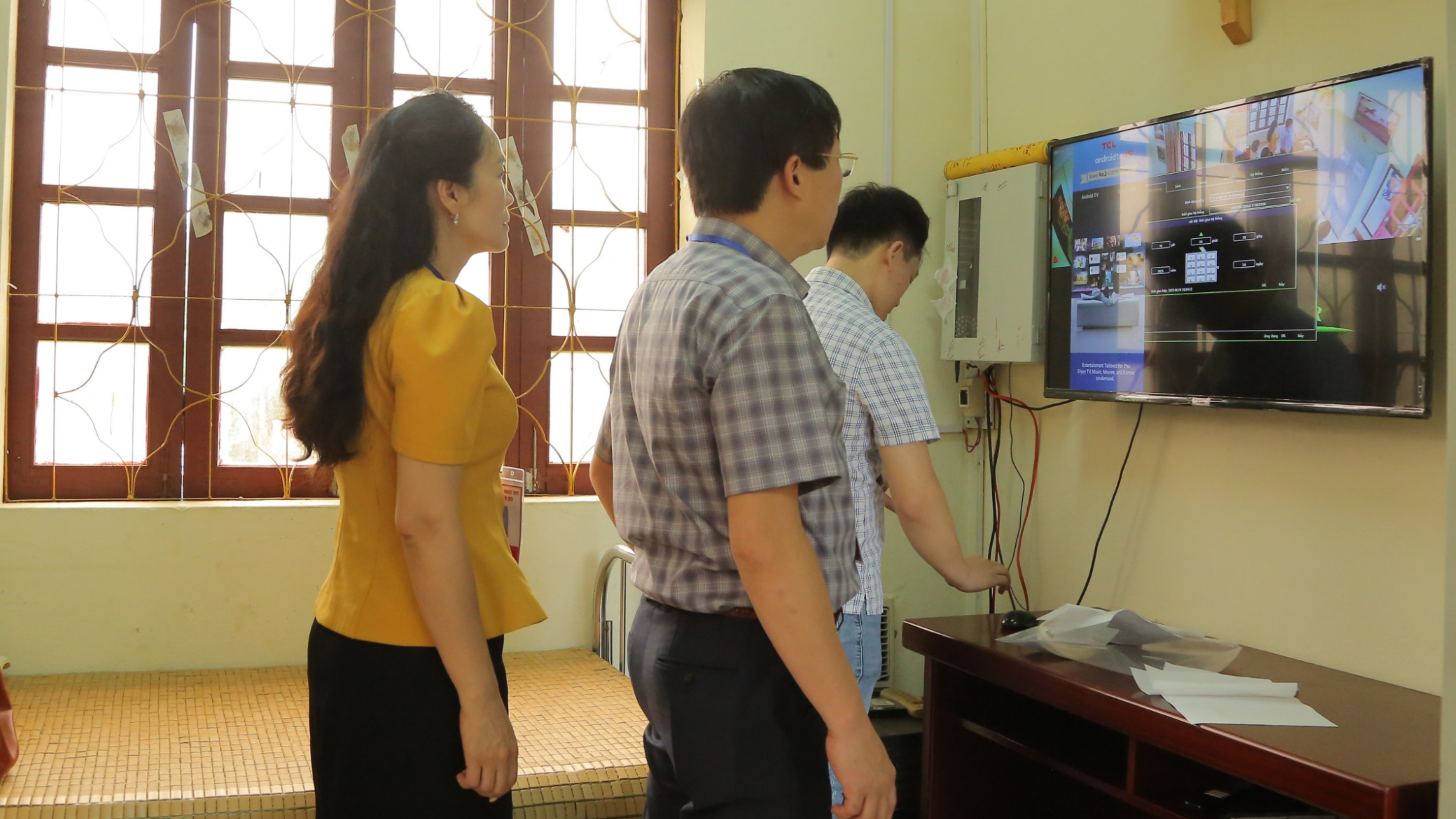 Check the surveillance camera of the exam storage area. cici1954.jpg