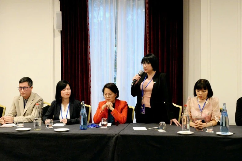 Đại diện trí thức kiều bào tiêu biểu phát biểu ý kiến.