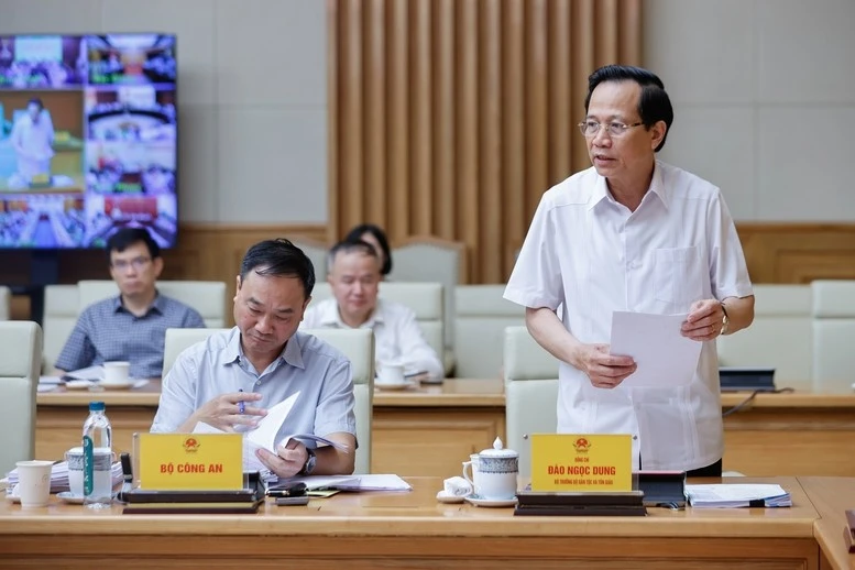 Bộ trưởng Bộ Dân tộc và Tôn giáo Đào Ngọc Dung phát biểu tại phiên họp.