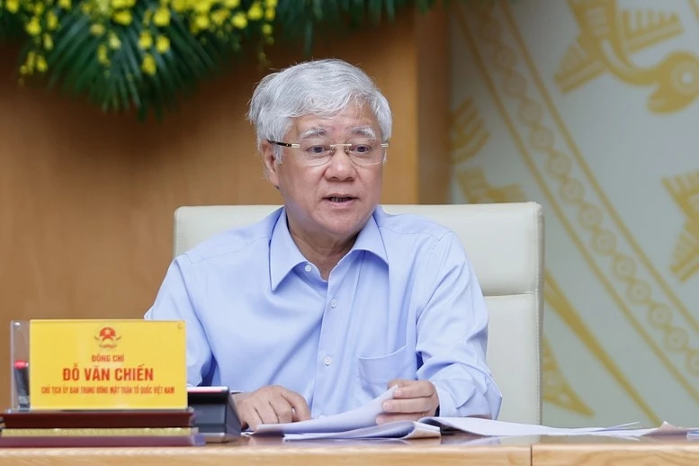 Chủ tịch Ủy ban Trung ương MTTQ Việt Nam Đỗ Văn Chiến phát biểu tại phiên họp.