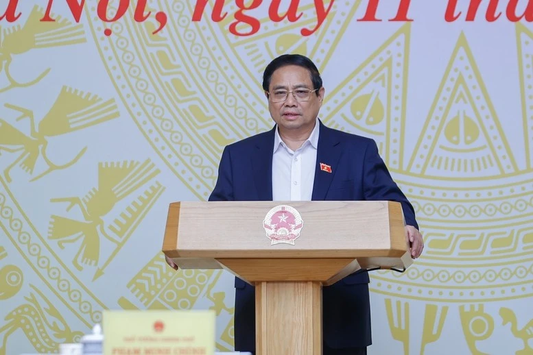 Thủ tướng nêu rõ, hoàn thành xoá nhà tạm, nhà dột nát trong năm 2025 là nhiệm vụ hết sức ý nghĩa nhưng cũng rất nặng nề nhưng hết sức vinh quang, là sứ mệnh, tình cảm của trái tim, lương tri, trách nhiệm với cộng đồng.