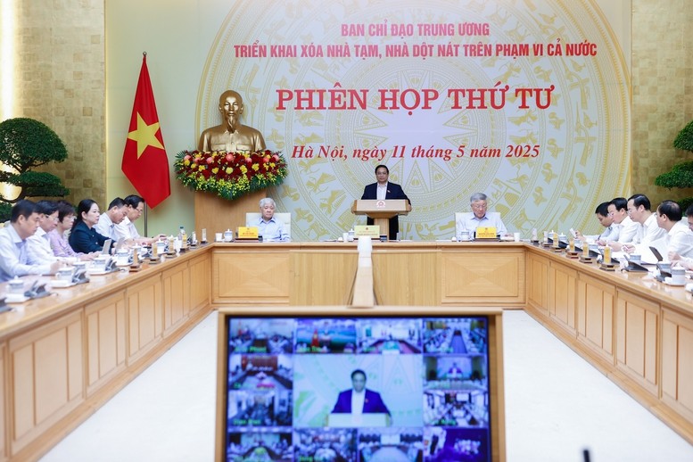 Thủ tướng nhấn mạnh phương châm "nhân dân làm nên lịch sử, sức mạnh bắt nguồn từ nhân dân", "mỗi người góp một tay, mỗi nhà san sẻ một phần", "ai có gì giúp nấy, ai có công giúp công, ai có của giúp của, ai có nhiều giúp nhiều, ai có ít giúp ít". Thủ tướng nhấn mạnh phương châm "nhân dân làm nên lịch sử, sức mạnh bắt nguồn từ nhân dân", "mỗi người góp một tay, mỗi nhà san sẻ một phần", "ai có gì giúp nấy, ai có công giúp công, ai có của giúp của, ai có nhiều giúp nhiều, ai có ít giúp ít".