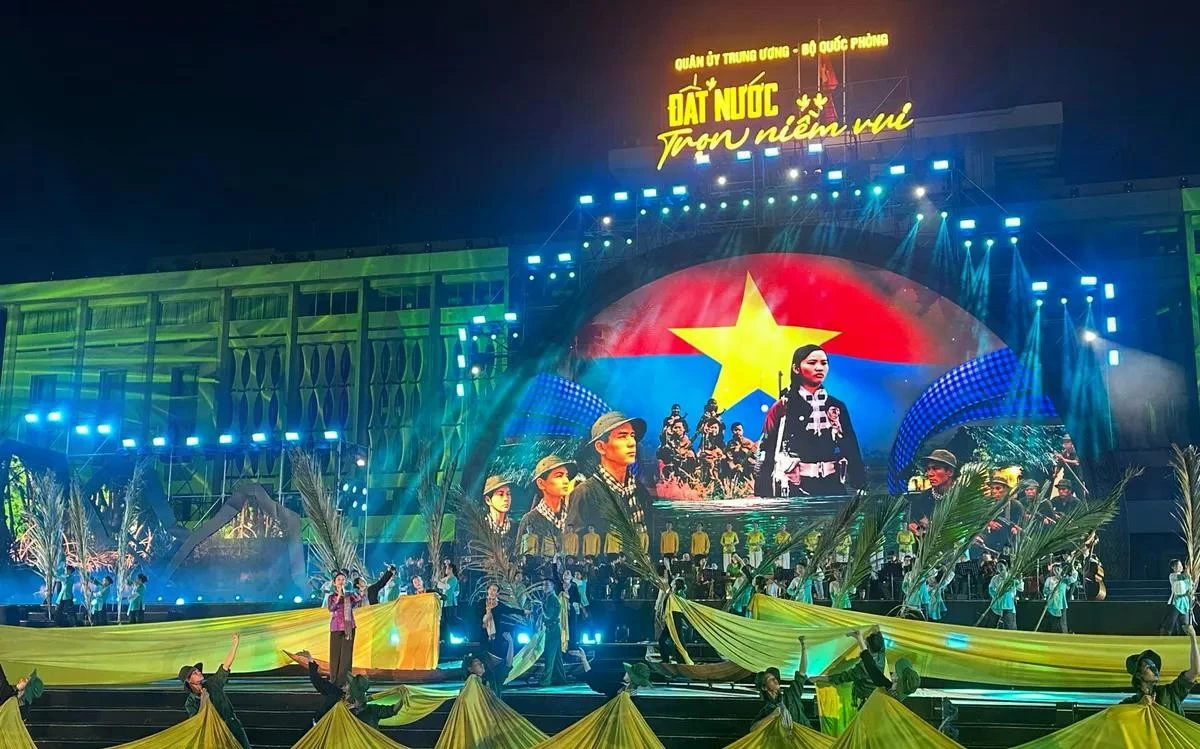 Hình ảnh tổng duyệt cho chương trình nghệ thuật "Đất nước trọn niềm vui".