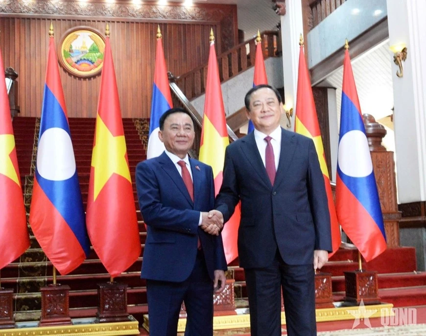 Thường trực Ban Bí thư Trần Cẩm Tú và Thủ tướng Chính phủ Lào Sonexay Siphandone.